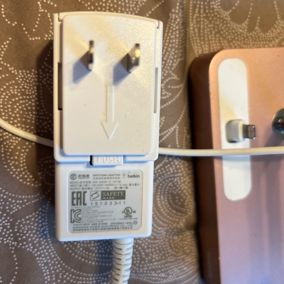 Duo charger for iPhone and Apple Watch - Picture 2 of 4